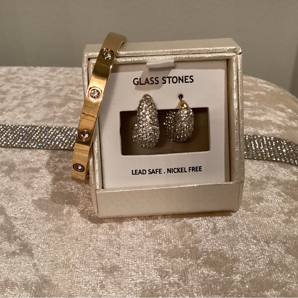 Beautiful Bundle Love Bracelet And Crystal Earrings 55$